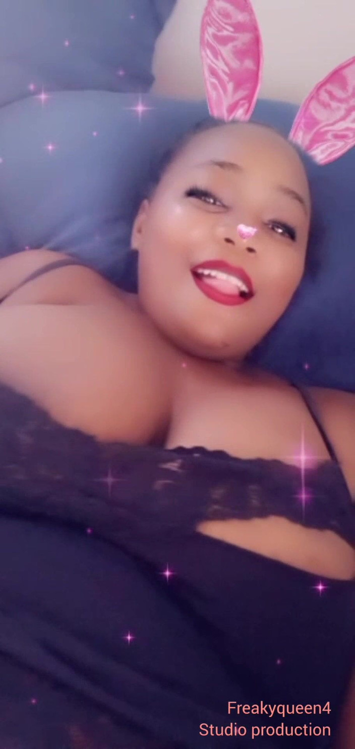 Freakyqueen4: Стриптиз для возбужденных членов