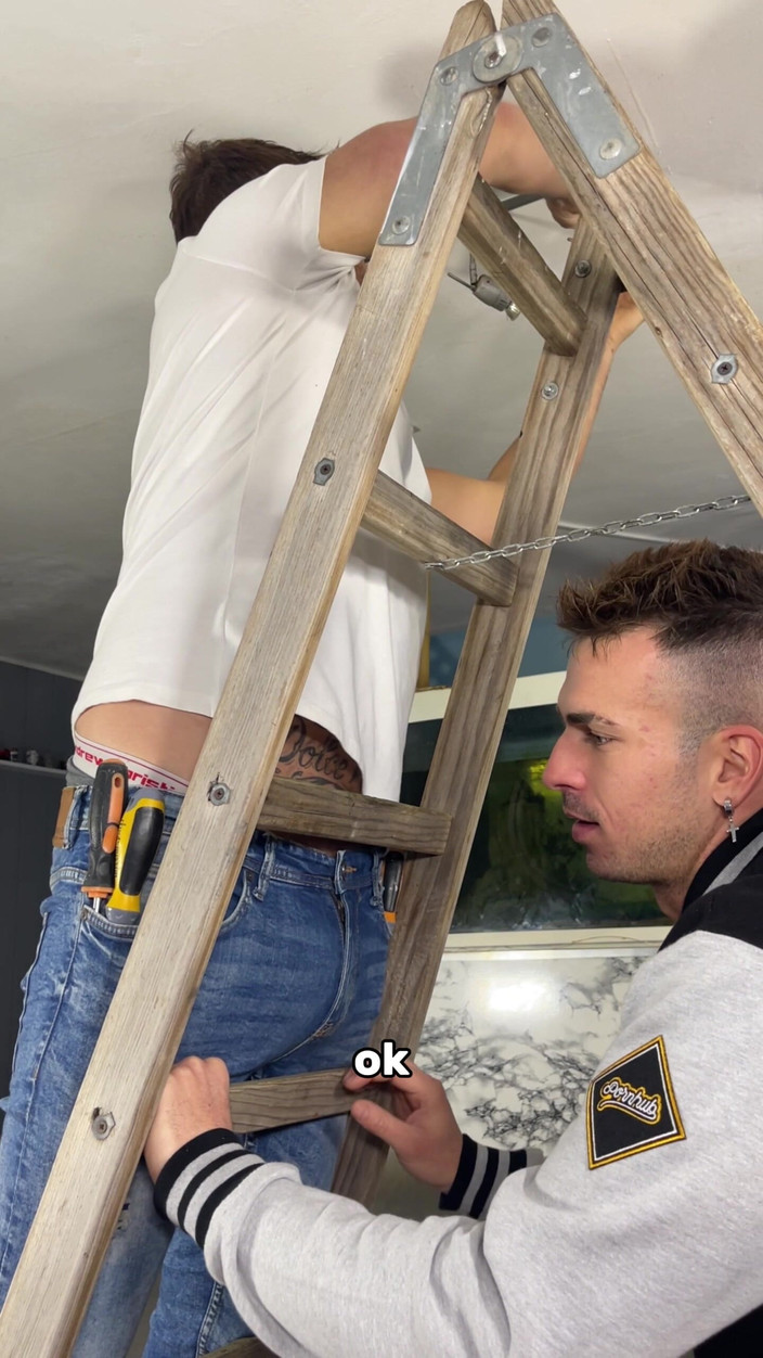 Carlos and Hector: El electricista - Carlos y Héctor