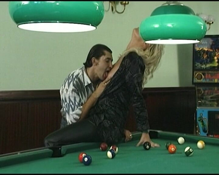 Deutsche XXX Filme: Her iki deliğini de siktirmek için burada olan Almanya'dan mükemmel...