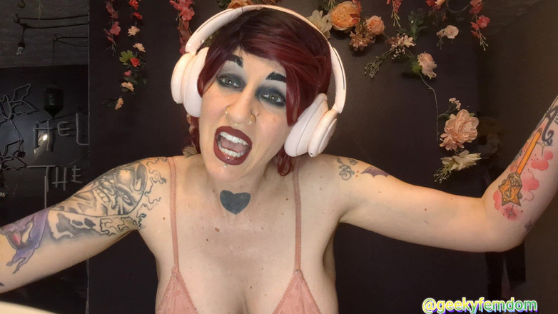 Geeky Femdom: Futa hráčka