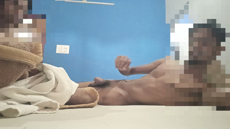 Ronistar: Tatăl vitreg indian a-o pe fată.