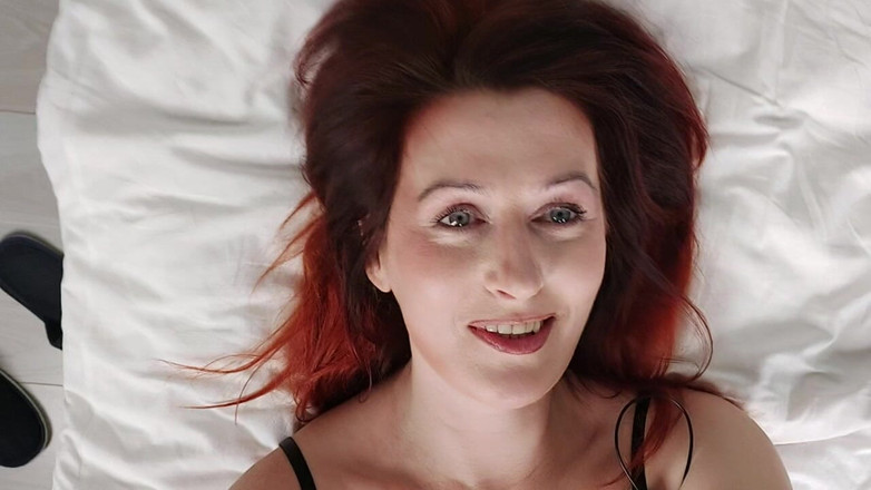 GinnaGg: Vagina krim mengalir dari vibrator, nyonya terangsang berbulu mendorong vibrator...