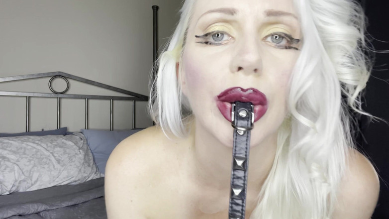 Sultry Silvea: Sensual Silvea mucama francesa es castigada