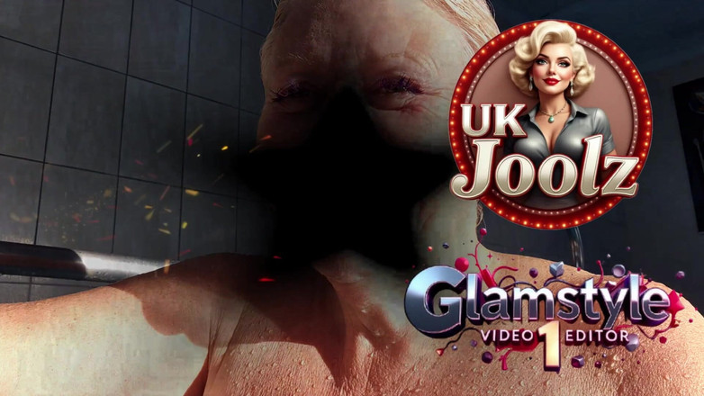 Uk Joolz: Sulle scale della piscina, nudo