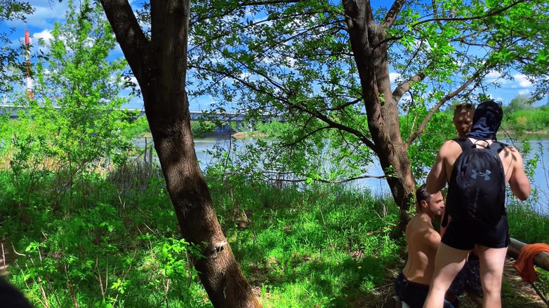 Nick Lewis: Plavba v lese: Jedna ústa, Dva ptáci