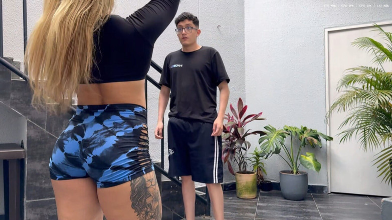 Pipe Boy: Saya berpadanan dengan jurulatih peribadi ibu tiri saya