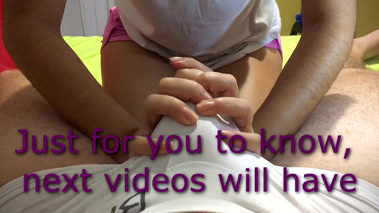 College-couple: Beyaz iç çamaşırımla bana mastürbasyon yaparken abonelerimizi duymak istiyoruz