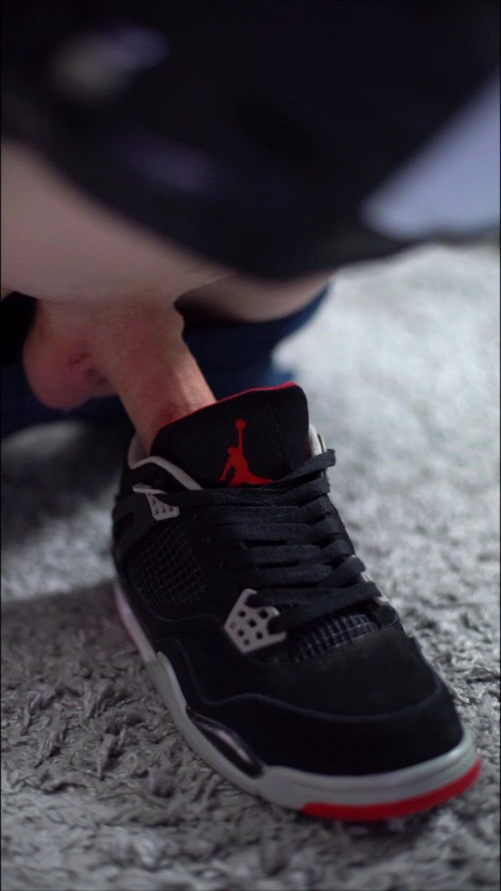 Sneakersmax98: Mainin sepatu kenyal jordan retro iv sampai muncrat di dalam