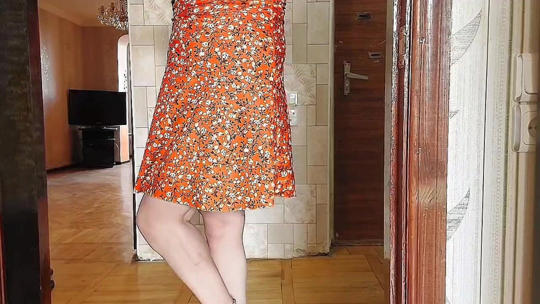 Kitty_Cross: Wanita seksi dengan punggung gelembung besar crossdresser jalang comel sissy...