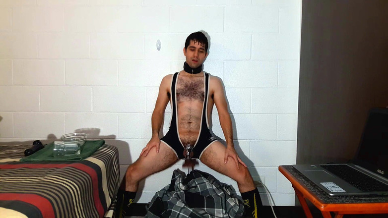 Ricky Cage: 副手，贞操带小便池