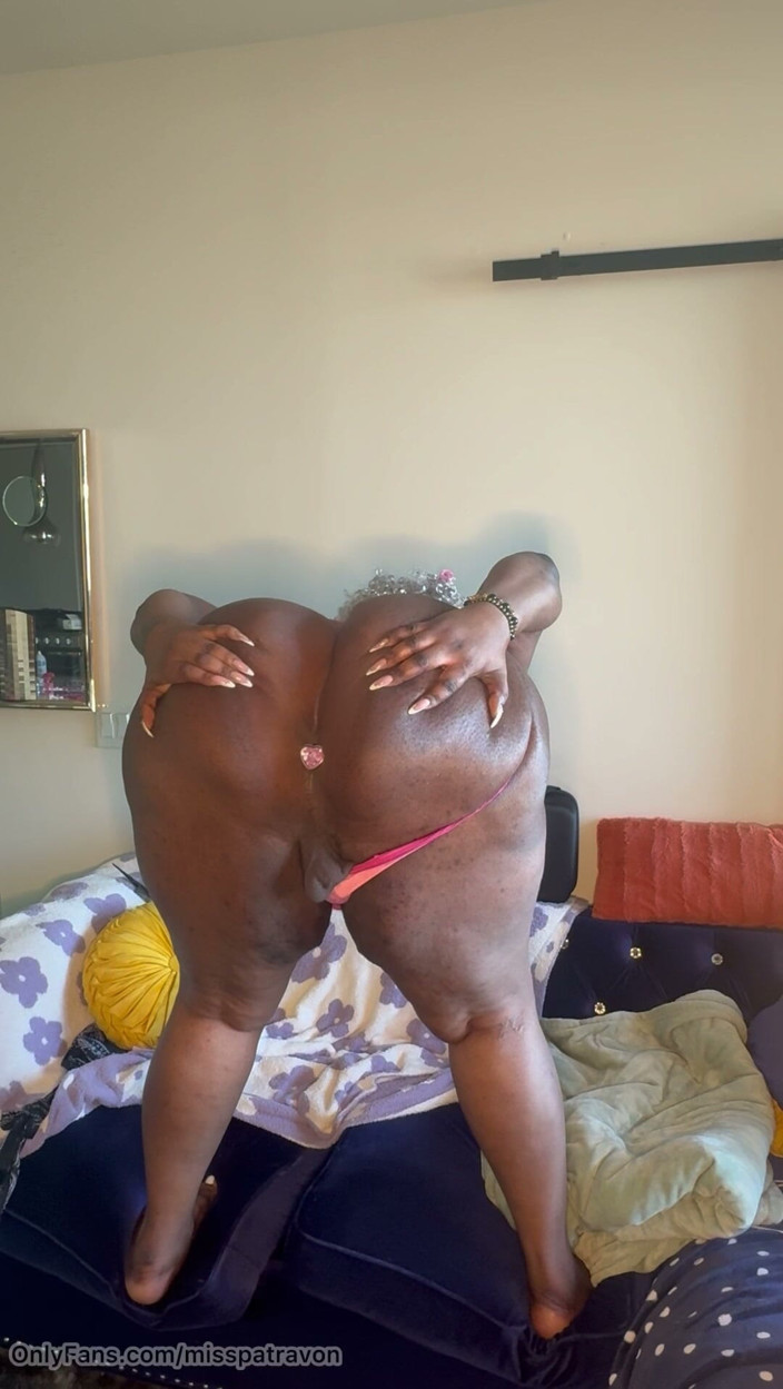 patravontesse: Granny Cleopatra Backs That Thang up