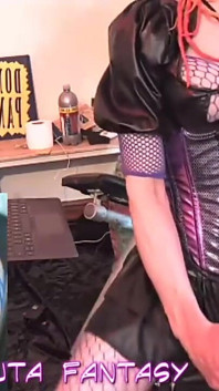 Gothic Princess in Corset Taking a Short Ride on the Sex Chair for Anal Training