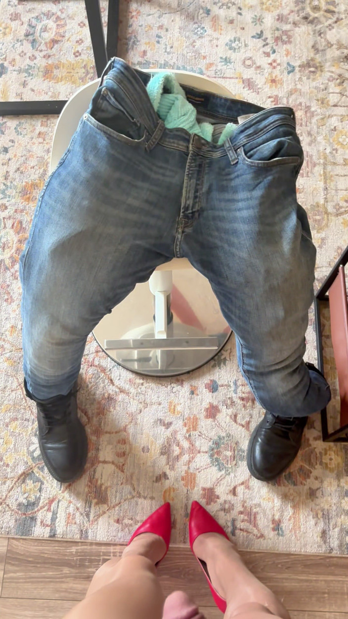 cd_aysemmm: ピザ屋の男の玉を潰した