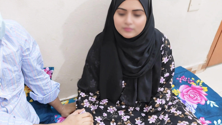 Angel Surovi Lata: Komşunun güzel Hintli üvey erkek kardeşi üvey kız kardeşini kilit bahanesiyle sikiyor. (bangla