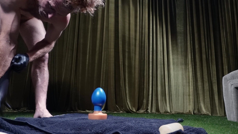 PigDaddy's solo content: Inflatable Plug Makes Great Ass Pussy