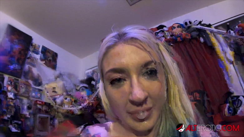 Alt Erotic: Leya Falcon's quarantine squirt fest