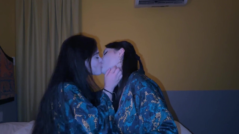 LuchCrush: Lesbian Kissing and Orgasm Compilation