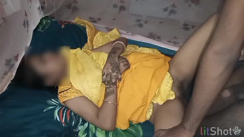 Sital: Indická panenská studentka poprvé šuká na videu