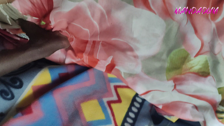 Mandadum: Ibu tiri kampung panas bersendirian di rumahnya