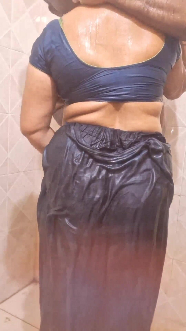 Sexy sindu: Tante badet mit ehemann in sari