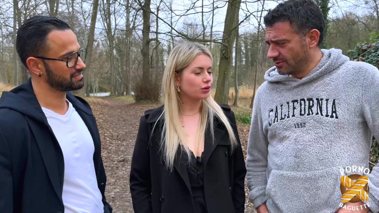 Porno Baguette: Georgia, bionda sexy, viene scopata da due cazzi