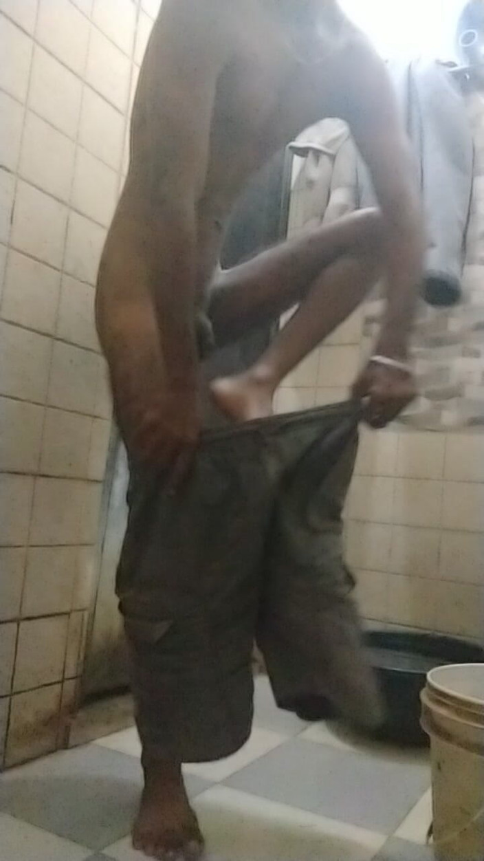 Kissing hub studio: I Am Bathing Alone, Someone Please Come