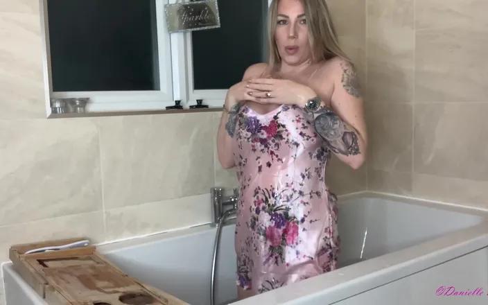 Danielle Maye: Satin Nighty Dildo Fuck in the Bath