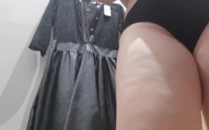 Nicoletta Embassi: Une belle-mère italienne pulpeuse vous emmène avec elle dans un...