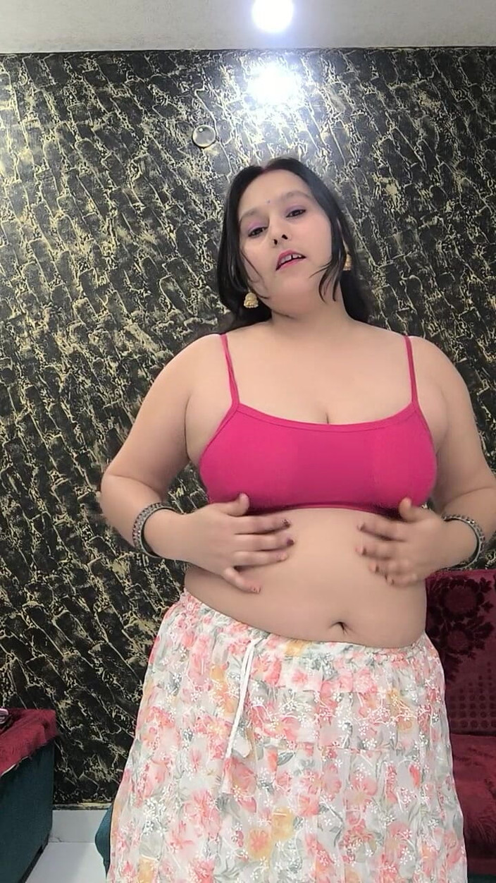 Puja555: Пуджа Бхабхі дрочить рожеву пизду