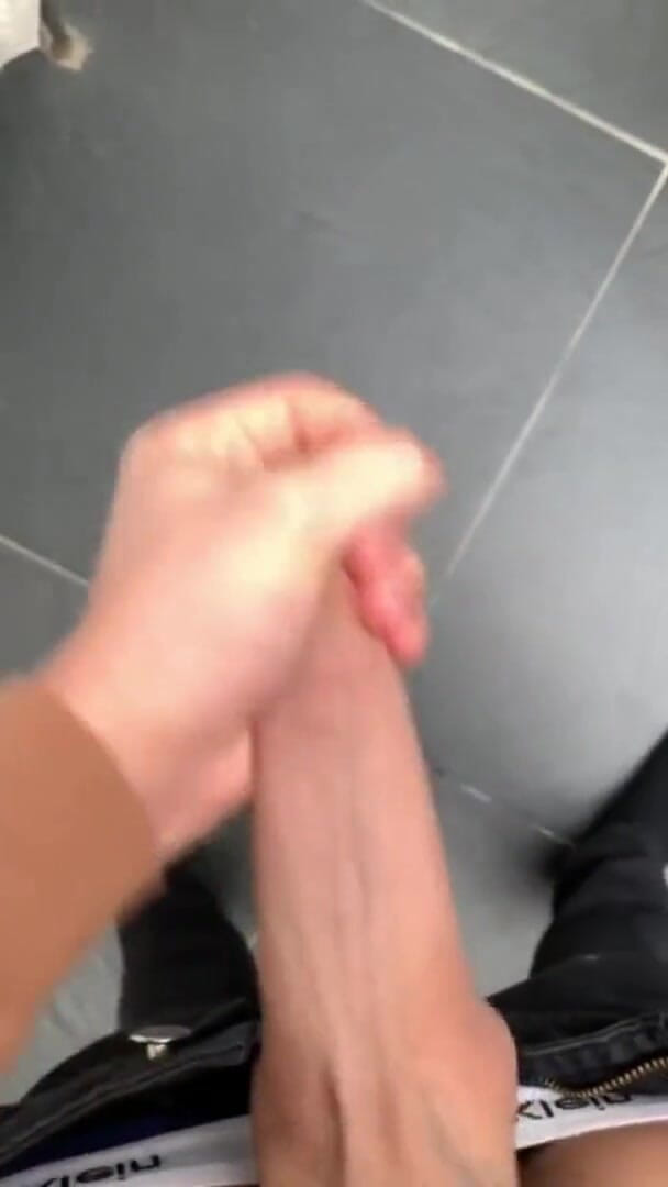 qaz11: Handjob on camera-112