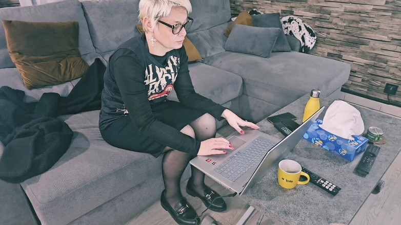 Sofy13: Tôi Phải Lựa Chọn Giữa Làm Việc Hoặc Dương Vật...