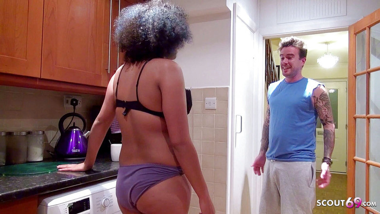 Full porn collection: mörkhyad tjej Chanell Santos förförs och knullas av delade invånare