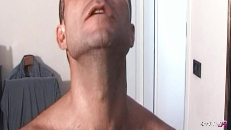 Shemale TS Collection: Un ragazzo più grande riceve una visita dalla trans bionda...