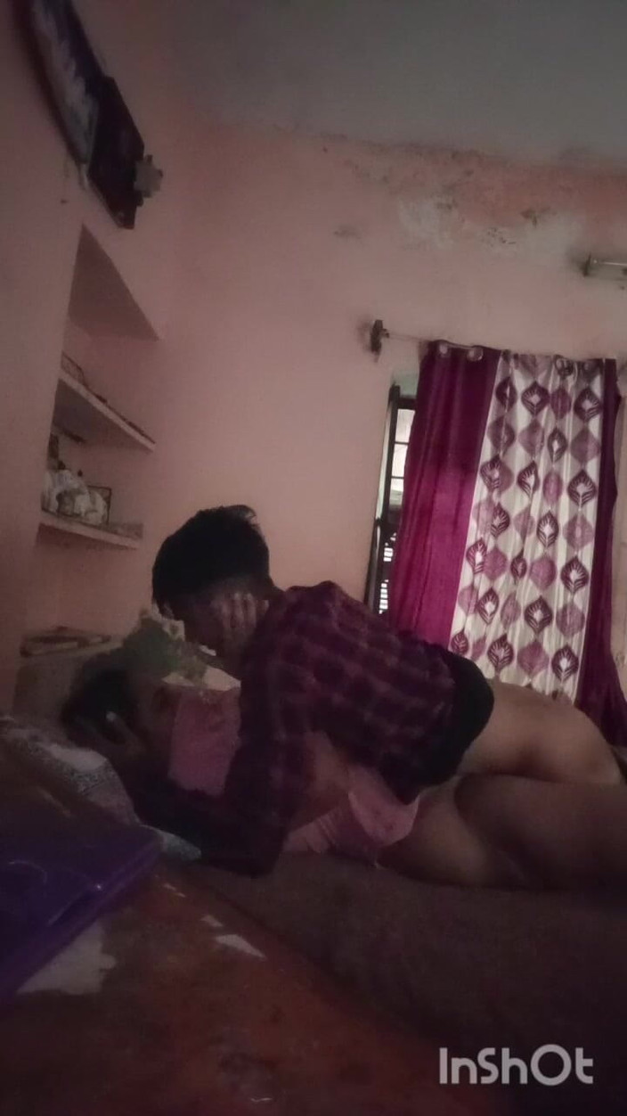 Sexgarl84: Iubită sexy lăsată la ea acasă