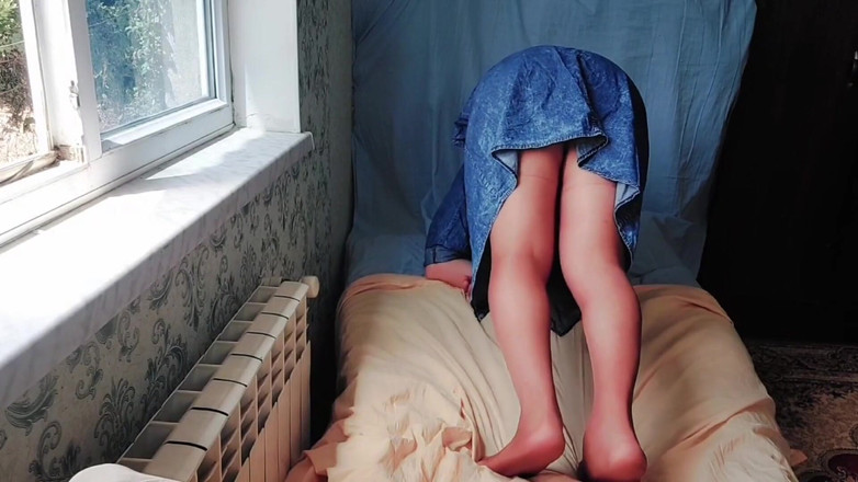 Kitty_Cross: Waria seksi dengan celana jins mini dengan stoking nilon lagi...