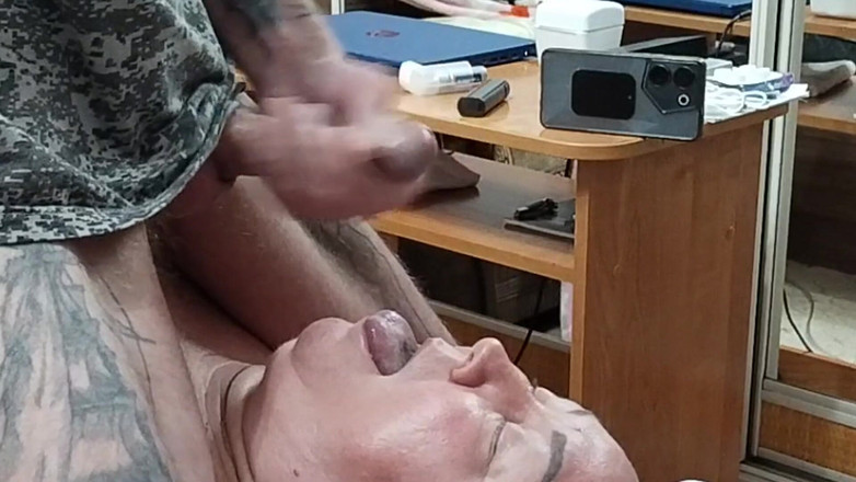 Zona901: Îmi masturbez pula pentru a-mi hrăni soacra cu spermă