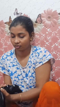 Video di sesso indiano fatto in casa di una bella signora che si gode il video di sesso