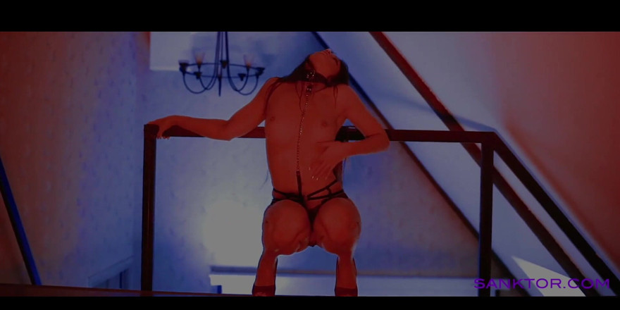 SANKTOR: Striptease dancer is masturbating