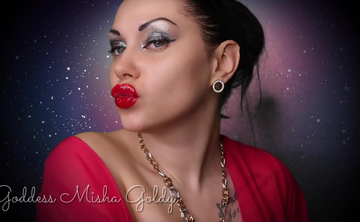 Goddess Misha Goldy: Bibir merahku yang sensual terasa enak di kontol pacarku, tapi...