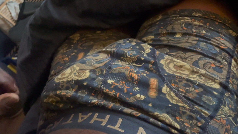 7THEBOY: GIOVANE GRANDE CAZZO NERO SEGA IL SUO CAZZO