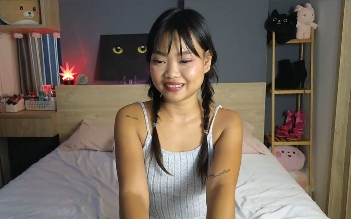 Cupcake: Solo Cam Girl škádlení kundičky s robertkem
