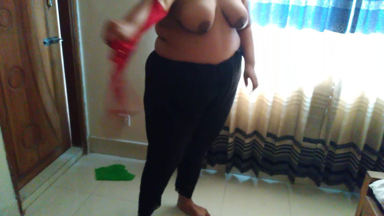 Aria Mia: Цицькаста саудівська тітонька хоче мій великий член, а потім випадково величезну сперму всередині пизди, поки я допомагаю їй кінчити