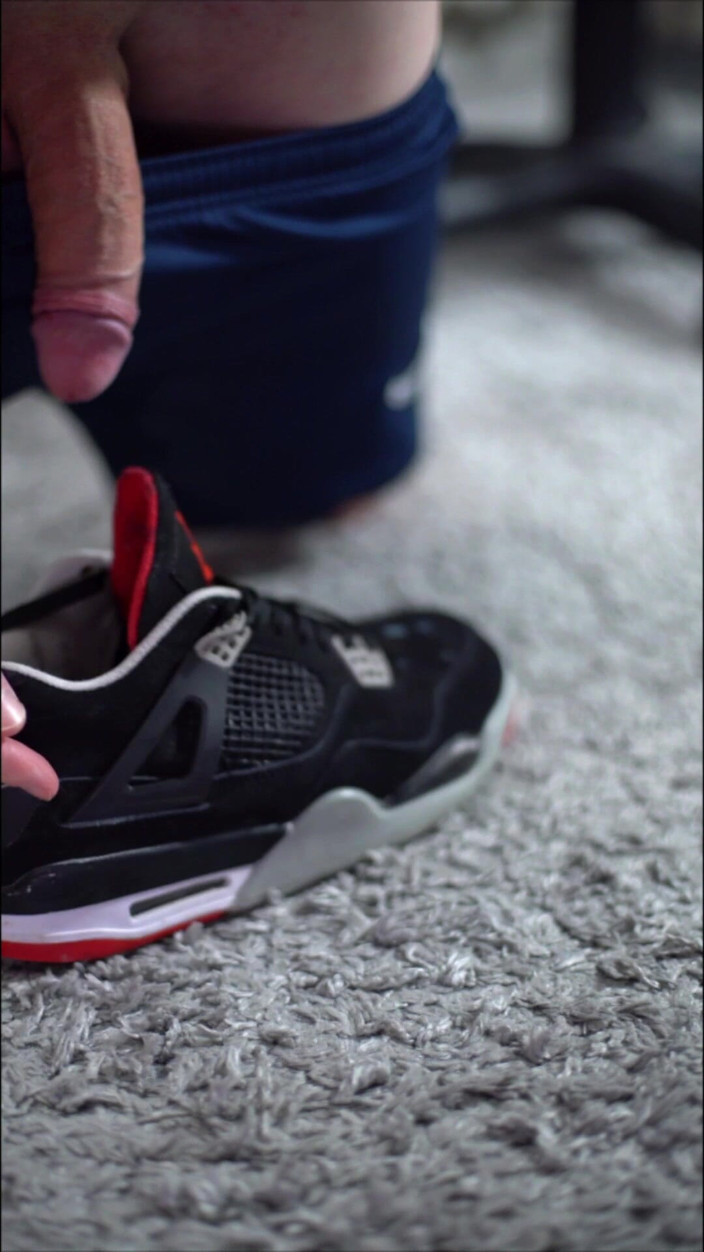 Sneakersmax98: Spelen met Jordan retro iv sneakers en binnen klaarkomen