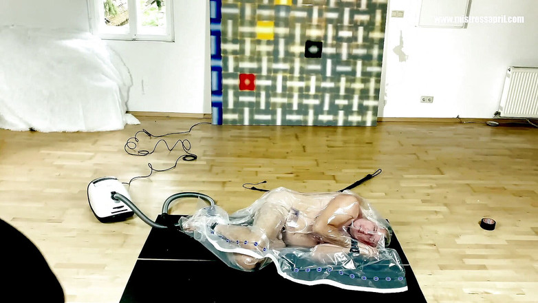 Mistress April: Stăpâna dominatoare April - Sclav vacumizat și sigilat