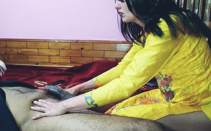 Bolly Karma: Cewek ini lagi asik besar pria kulit hitam di depan...