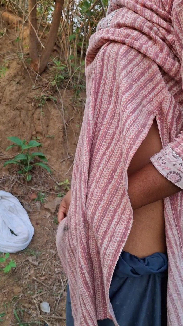 Priya_sex: Indyjski Desi żona seks na świeżym powietrzu Desi Village ciocia seks na świeżym...