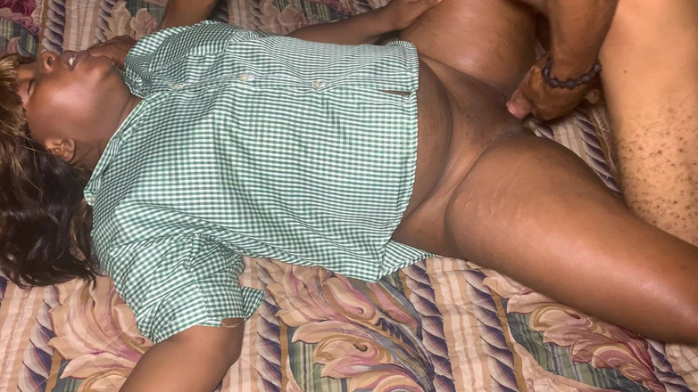 Yakeeporn: 喷气式飞机被她的县长操