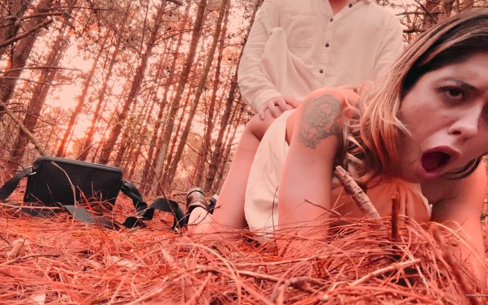 Homegrown Video: Scarlett neuken in het bos