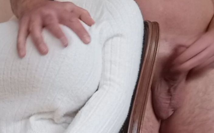 Maxporcxxxx: Tatiana seks bebeğinin göğüslerine dokunurken elle muamele