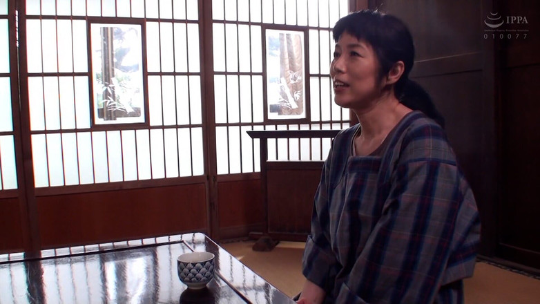 MBM3988: M915g04 op het platteland wrijdt in het plezier van een...